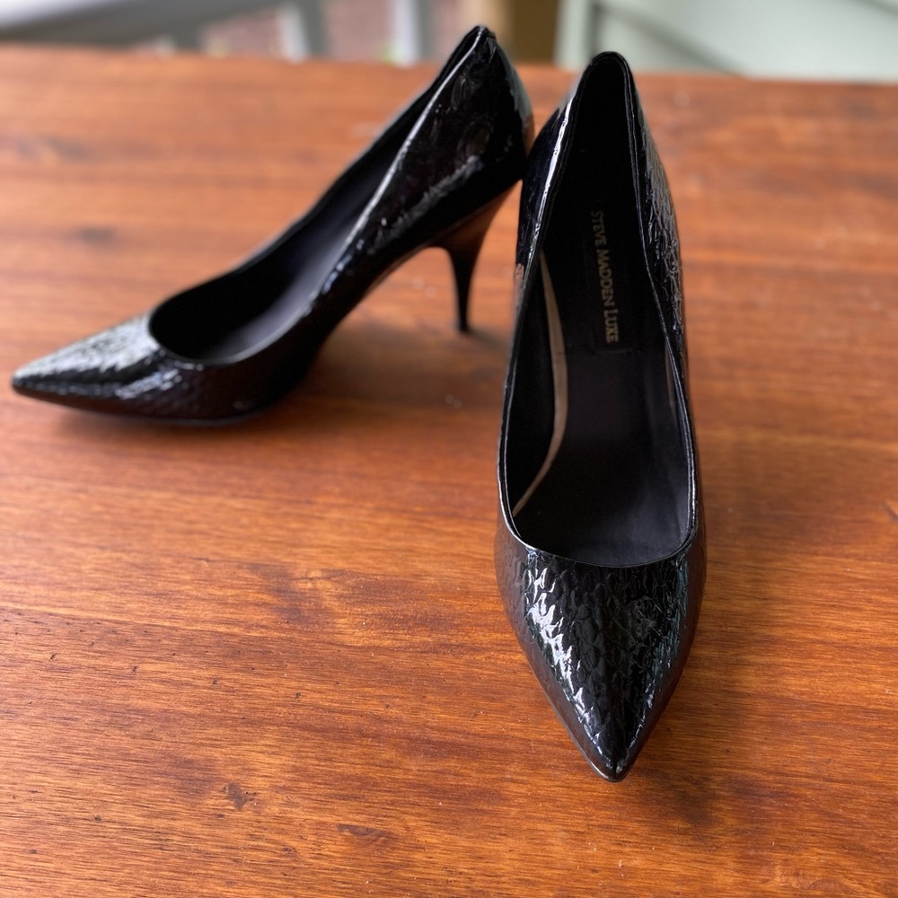 Steve Madden Luxe L-Kasey Black Patent Snake Heels.  Size 8